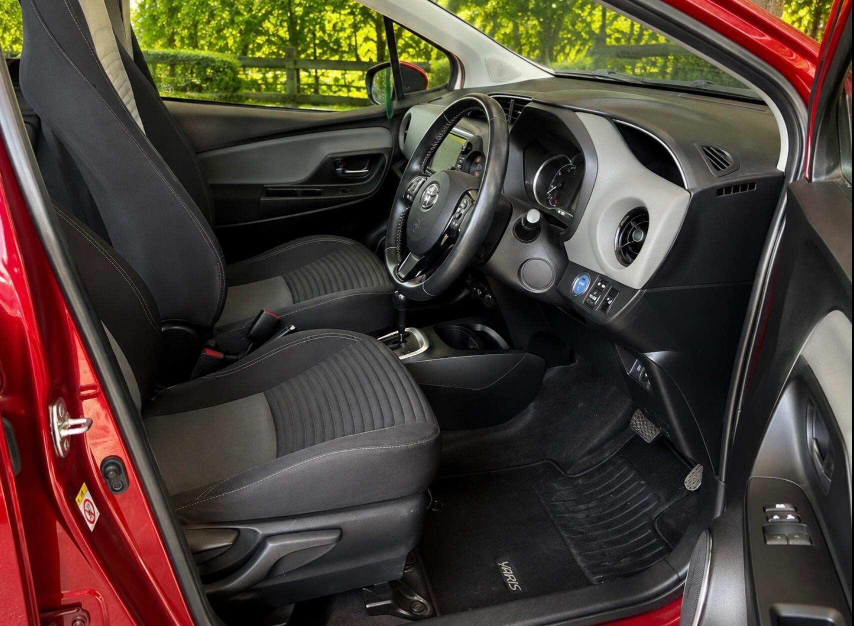 2017 Toyota Yaris — photo 5